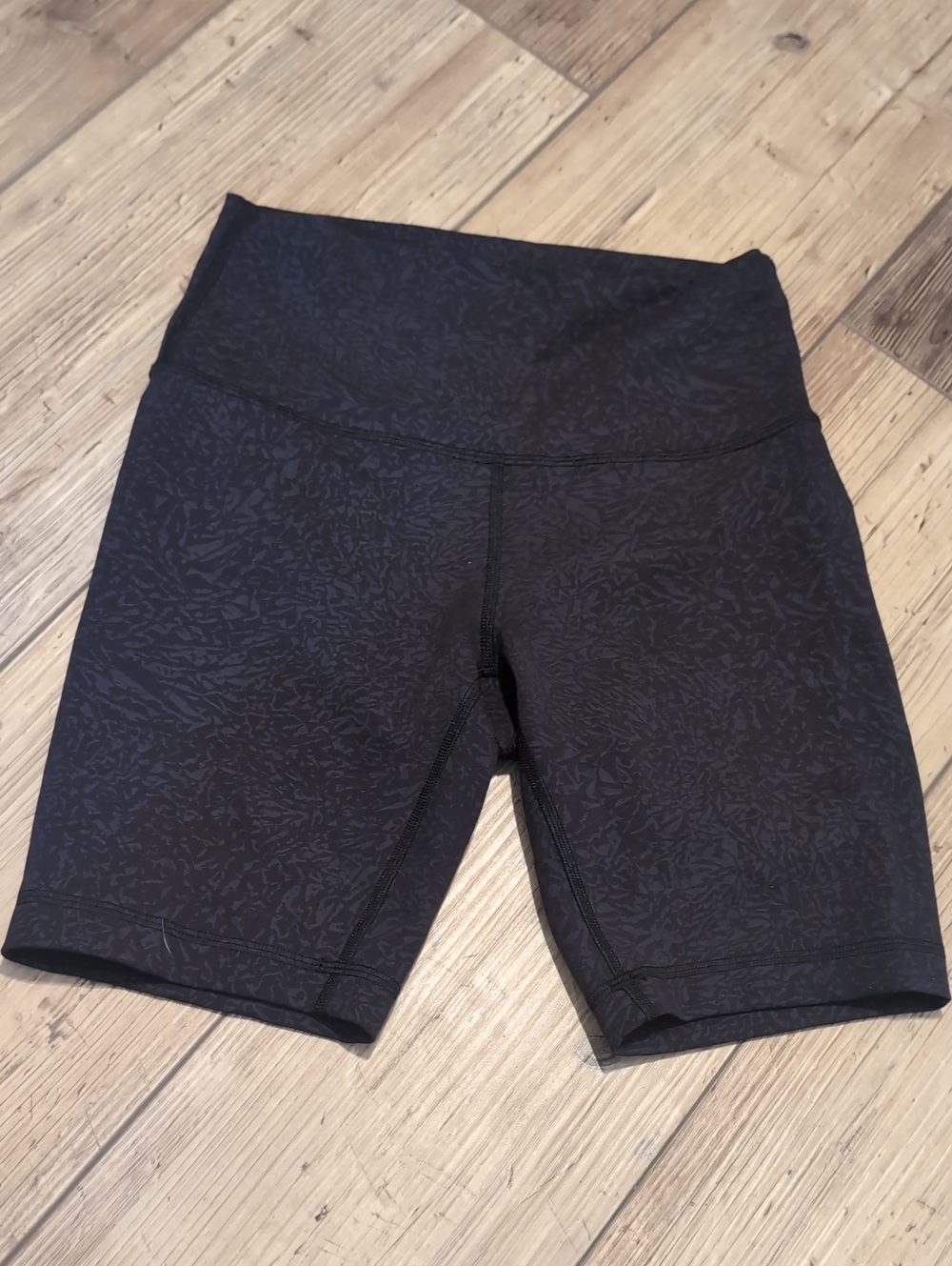 lululemon athletica Black Pattern High-Rise Bike Shorts Size 6